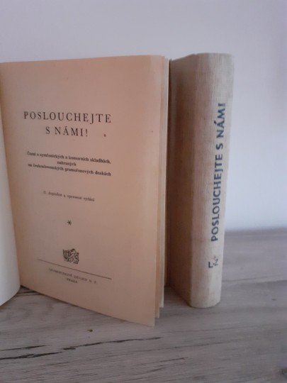 Poslouchajte s námi