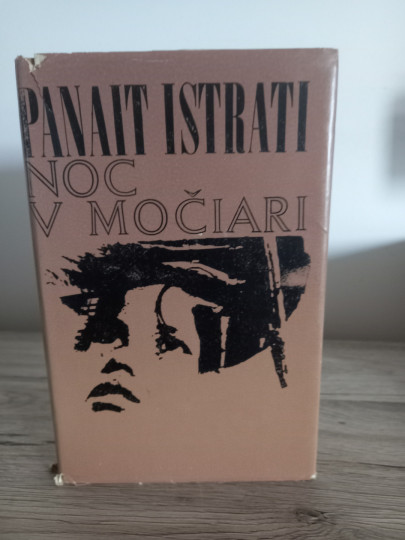 Noc v močiari